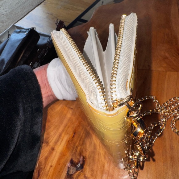 Louis Vuitton
2008 LV Monogram Zippy Wallet vintage yellow - Picture 14 of 17